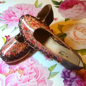 Women's Leather Flower patterned Hauraches